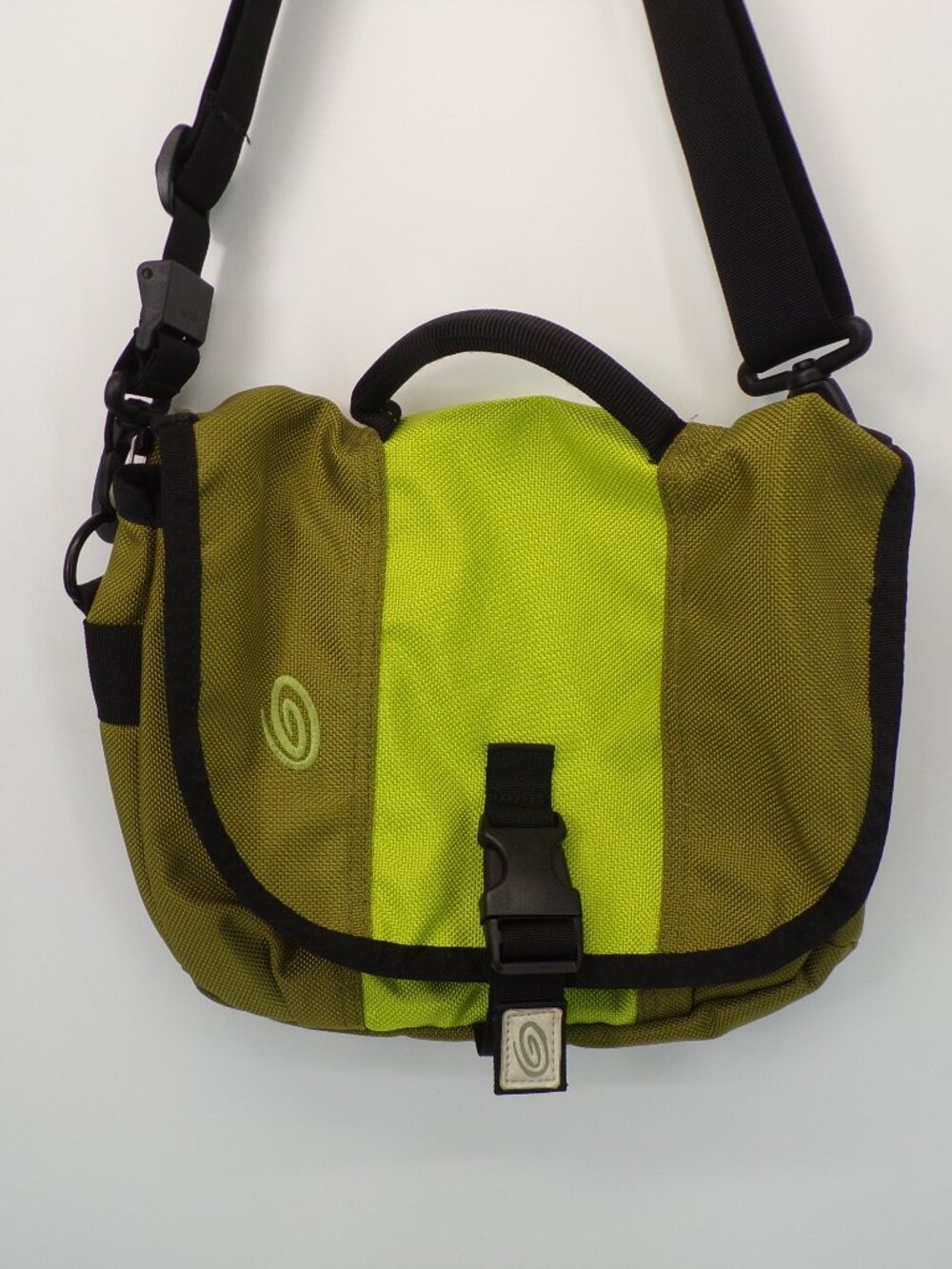 Timbuk2 Classic Messenger Bag Green Adjustable Shoulder Strap. 11x8 NWOT